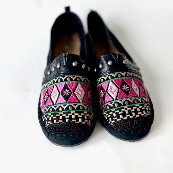 The Sak Black Bright color design Slip On Boho Shoes. Size 8 - Picture 4 of 8